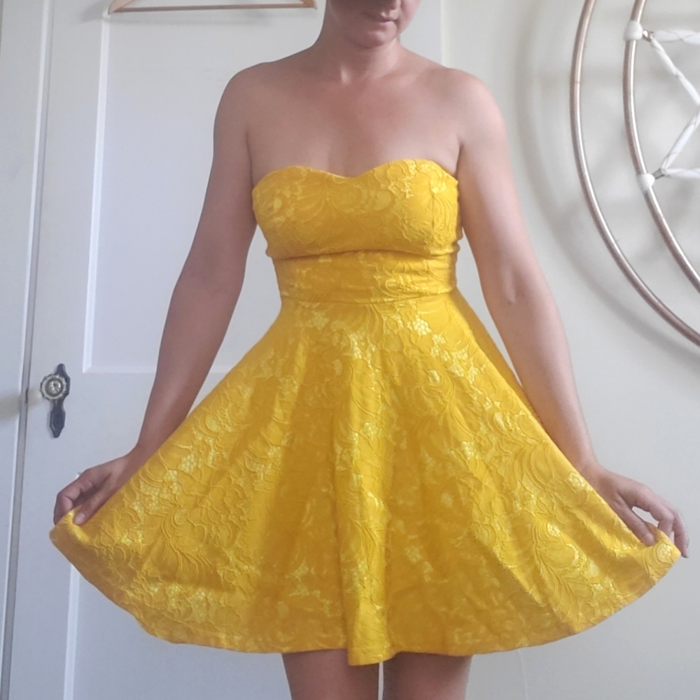 Yellow Lace Strapless Sundress 💛